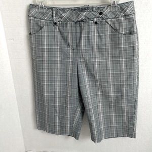 Cutter & Buck Size 4 knee shorts